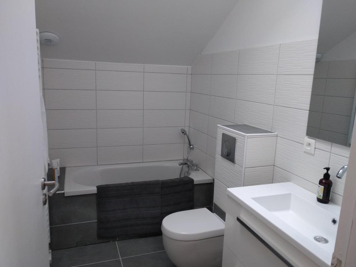 La Villa D A Cote Marigny, Lac De Chalain Mont-Sur-Monnet Екстериор снимка